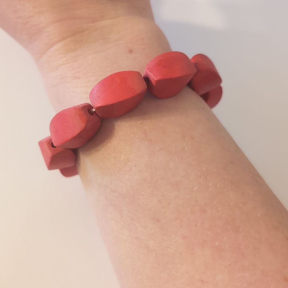 628 Pink Wood Beaded Stretch‎ Bracelet